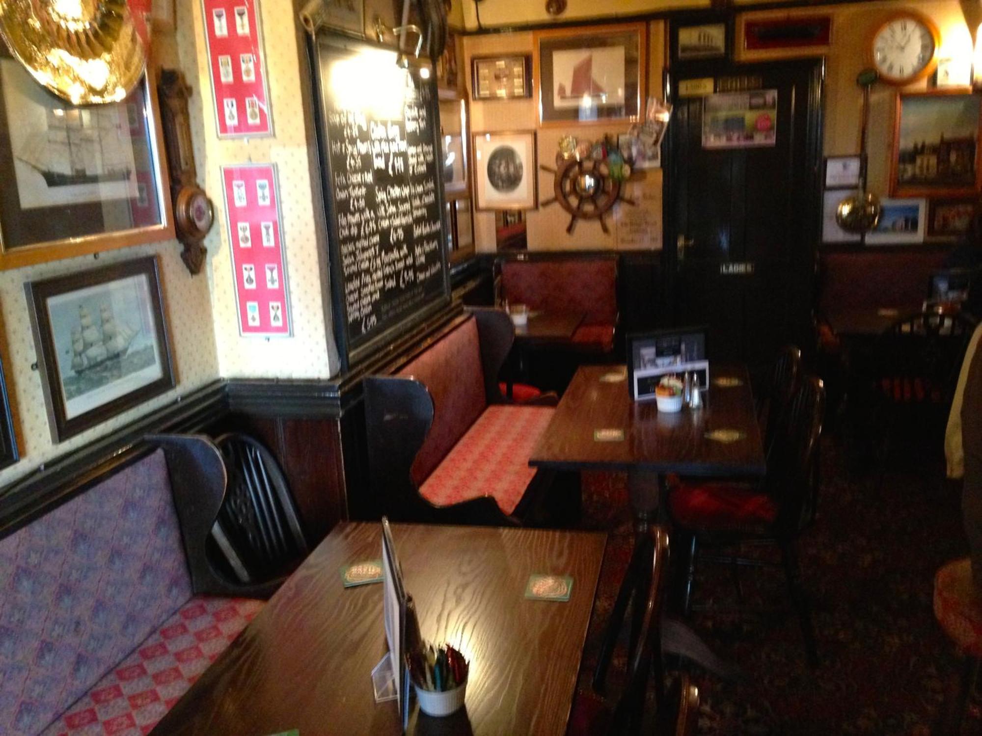 לינה וארוחת בוקר דיל The Kings Head מראה חיצוני תמונה