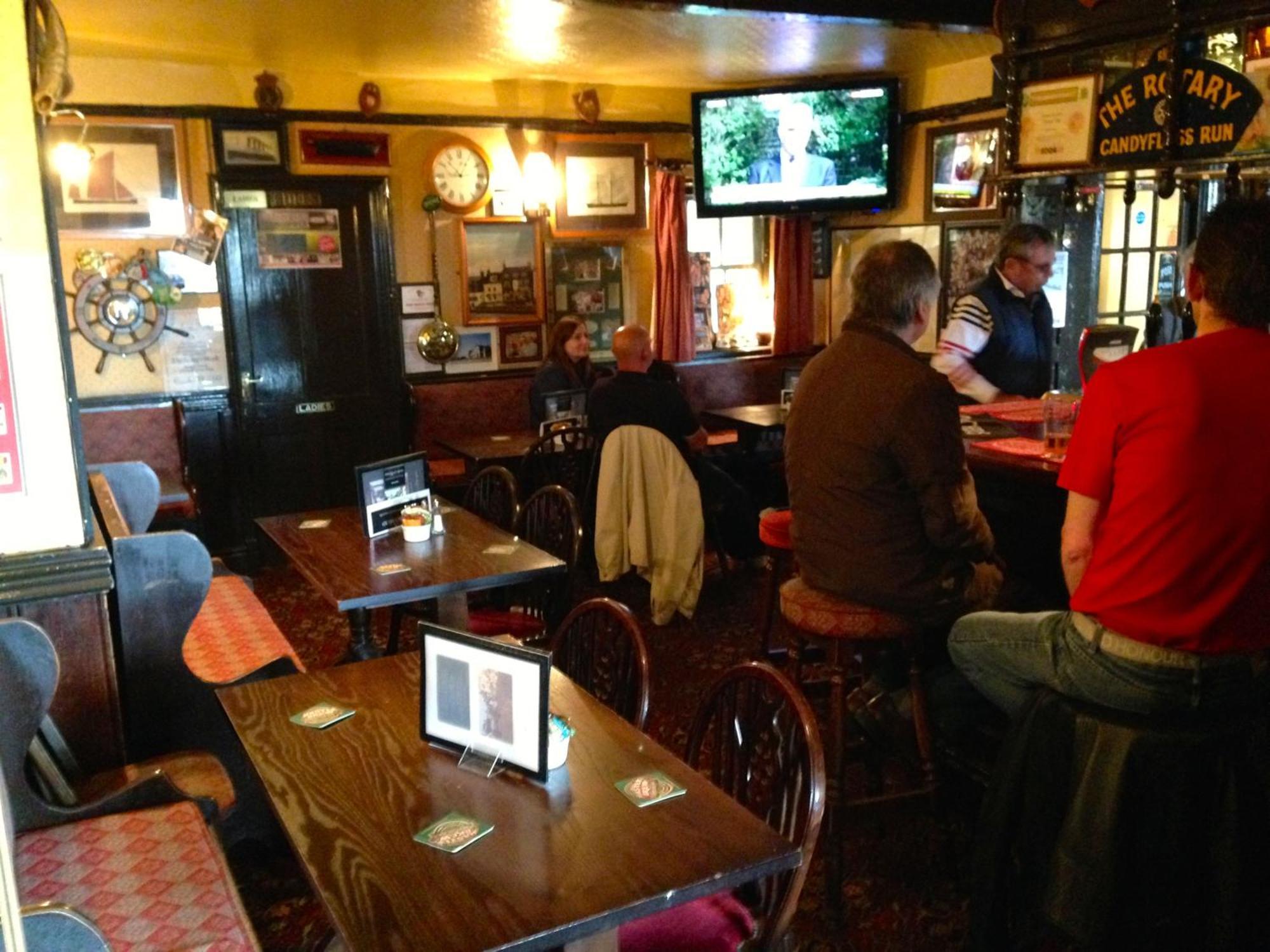 לינה וארוחת בוקר דיל The Kings Head מראה חיצוני תמונה