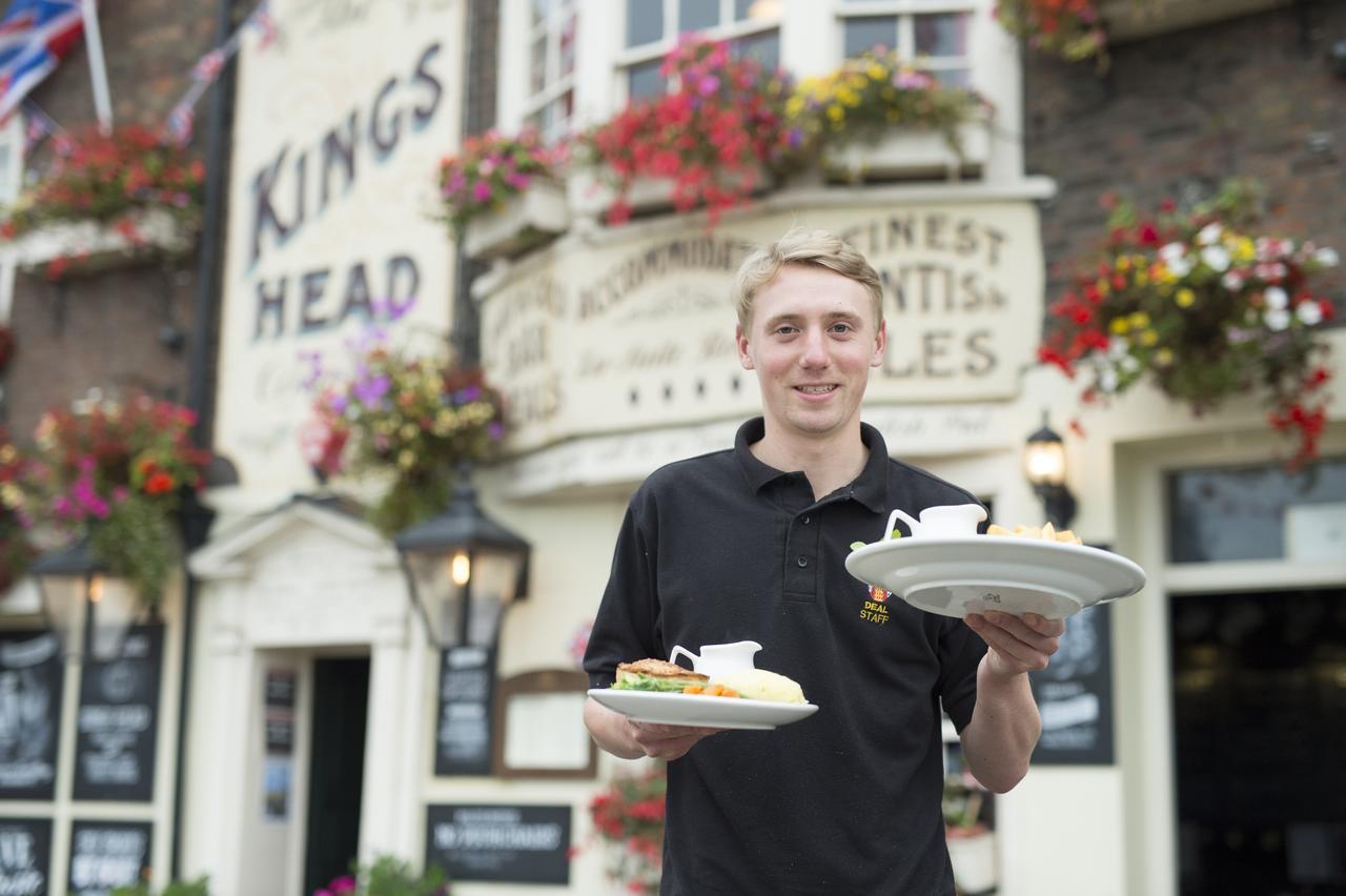 לינה וארוחת בוקר דיל The Kings Head מראה חיצוני תמונה